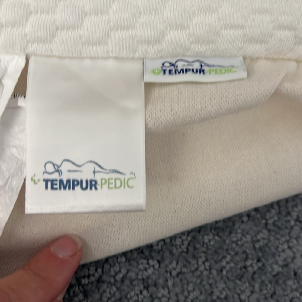 Tempur-pedic cooling mattress protector for twin bed - Picture 4 of 5